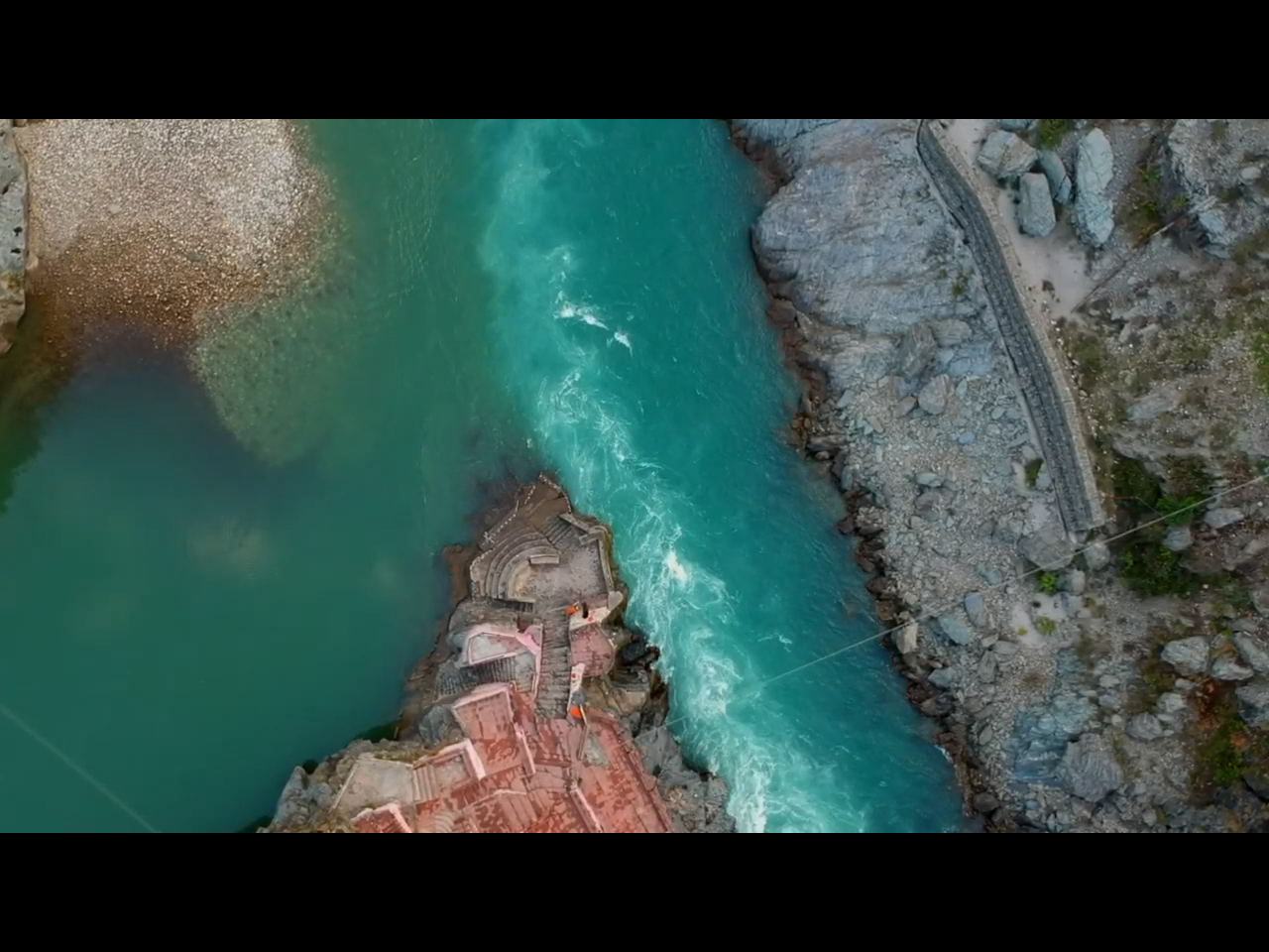 A high-resolution aerial view of the river corridor captured during our drone survey, providing detailed imagery for precise mapping and analysis of riverbanks and adjacent floodplains.